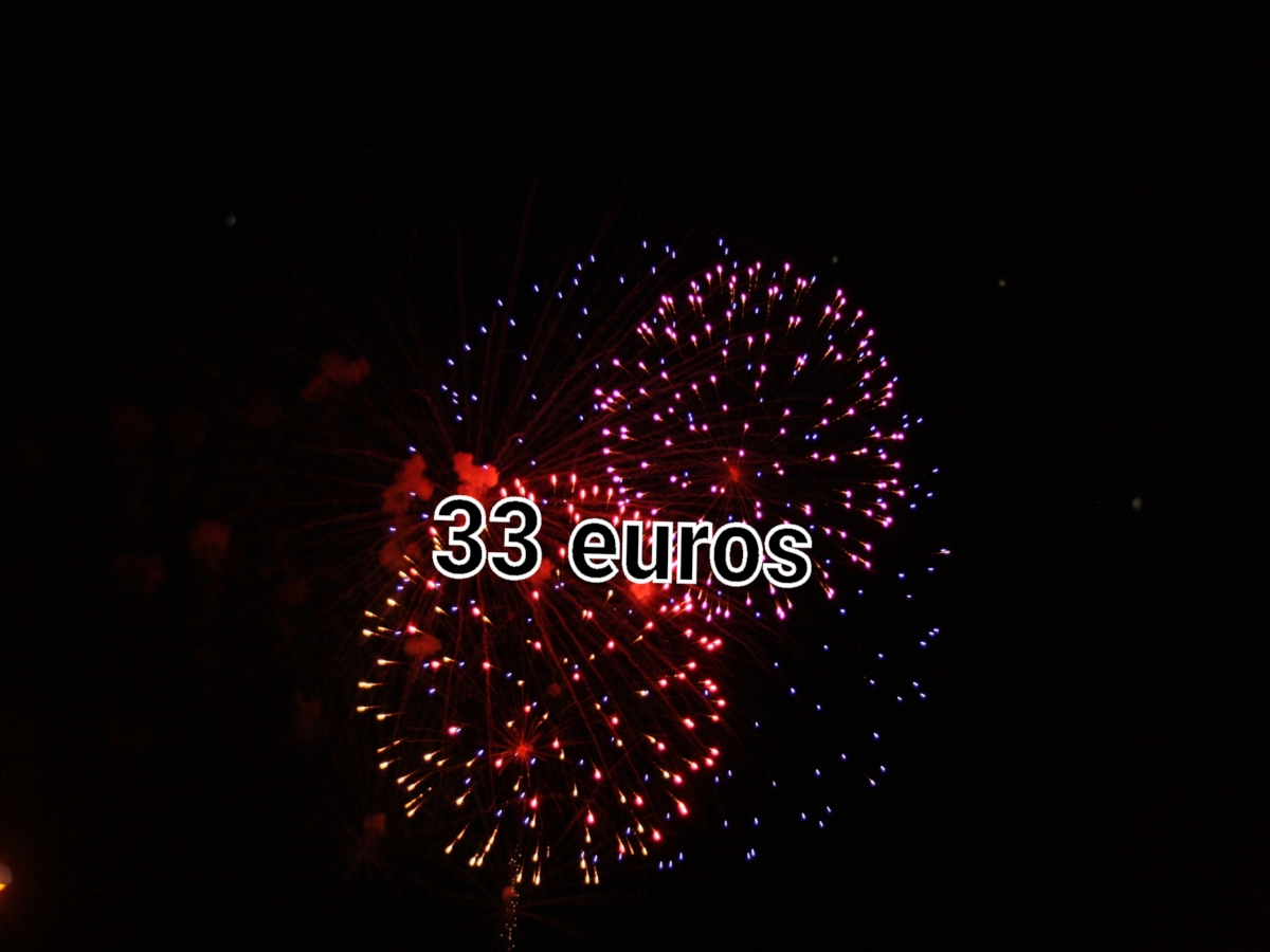 Fuegos artificiales de colores con el texto 33 euros
